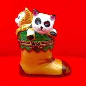 Limoges Kittens in Stocking/Boot Porcelain Trinket Box